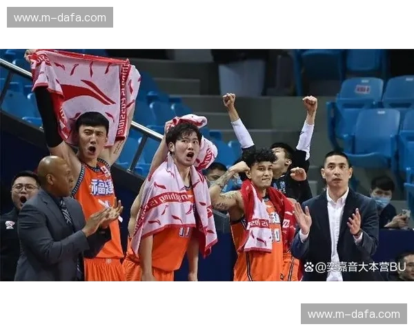 巅峰对决，激情碰撞：CBA东莞VS新疆，一场不容错过的篮球盛宴！